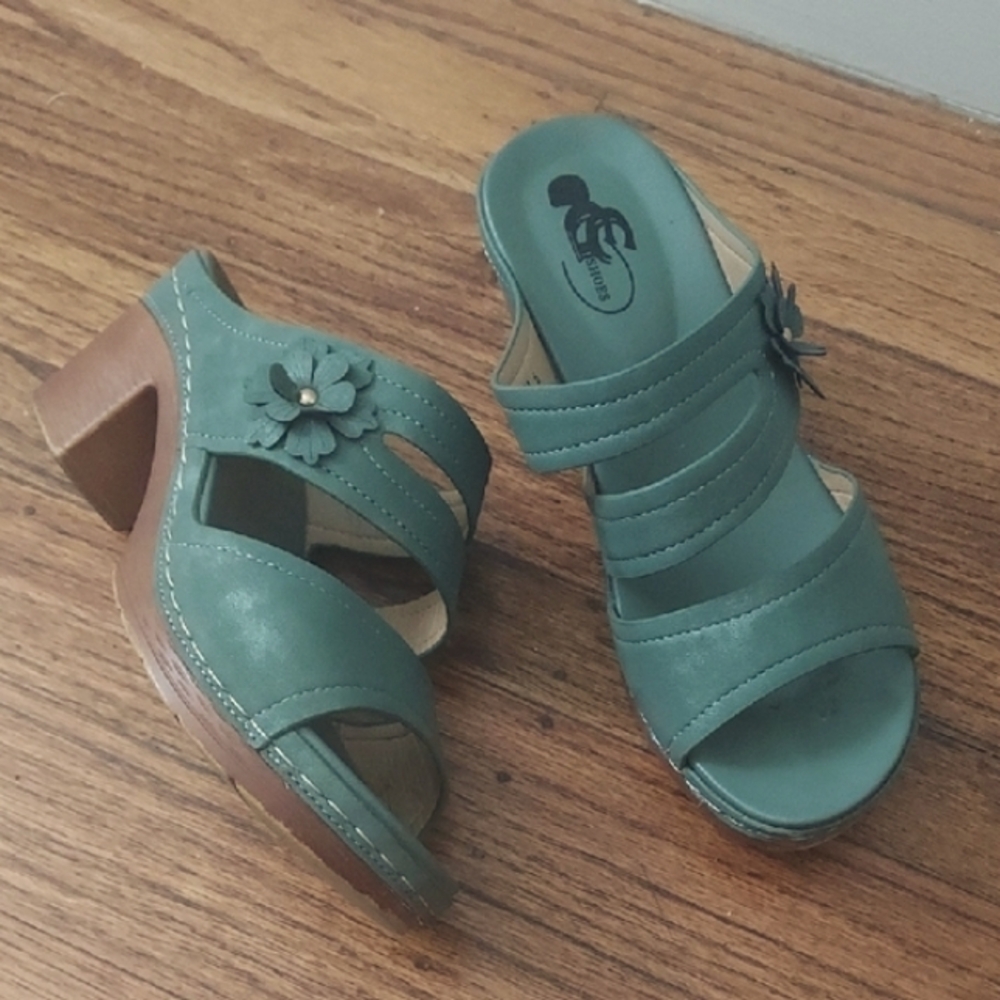 GC Good Choice Shoes "Emma" Green Strappy Sandals Chunky Heels